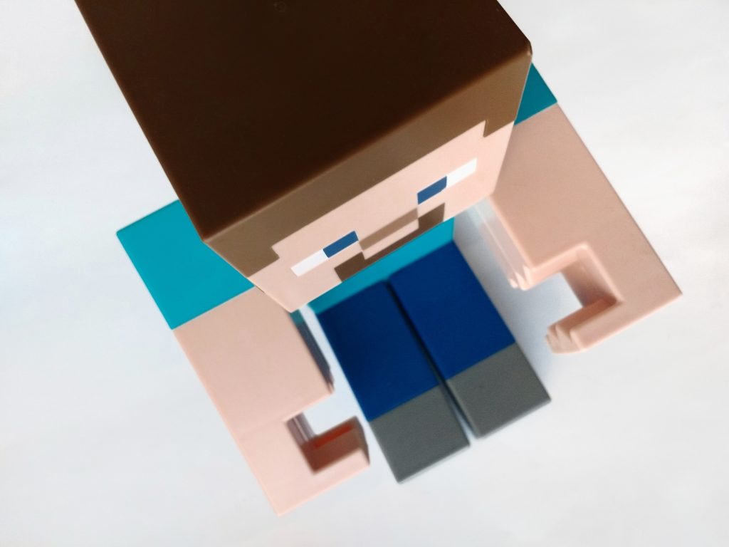 Eine Figur aus dem Spiel Minecraft.
